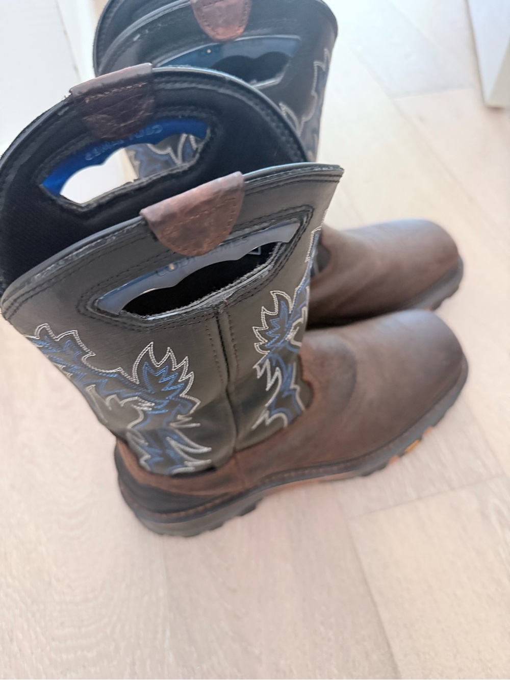 Cody James Brown Leather Cowboy Boots with Embroidered Shaft - Carbon Fiber Toe - Picture 9 of 11
